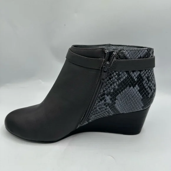 Vionic Boots Womens 8.5 Shasta Ankle Bootie Gray Snake Print Wedge Heels - Picture 4 of 12